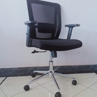 Ergonomic office chair with mesh backrest, adjustable arms, and chrome base for comfort and mobility.