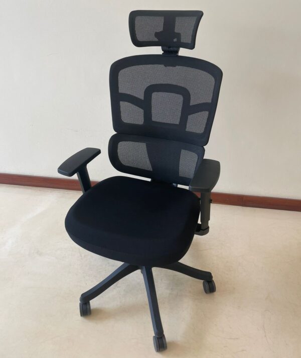 Ergonomic mesh office chair with adjustable backrest, headrest, and lumbar support.