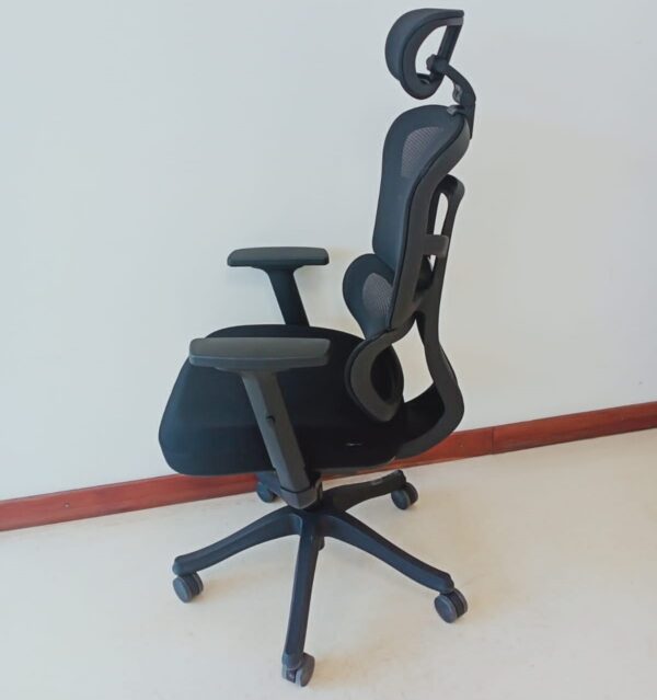 Ergonomic mesh office chair with adjustable backrest, headrest, and lumbar support.